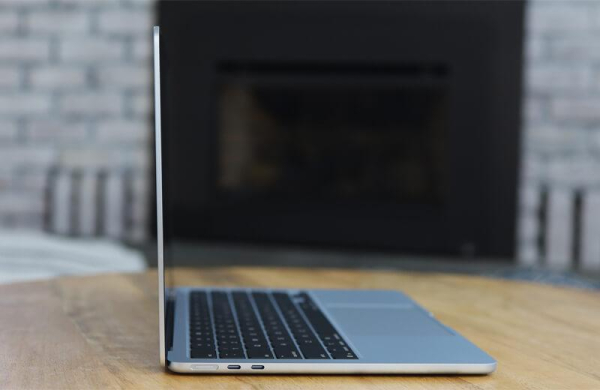 Обзор Apple MacBook Air 13 M4 (2025): лучшего ультрабука с мощным процессором