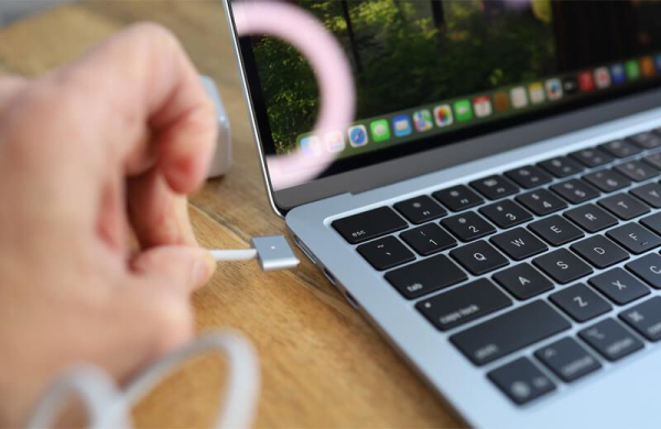 Обзор Apple MacBook Air 13 M4 (2025): лучшего ультрабука с мощным процессором Обзор Apple MacBook Air 13 M4 (2025): лучшего ультрабука с мощным процессором