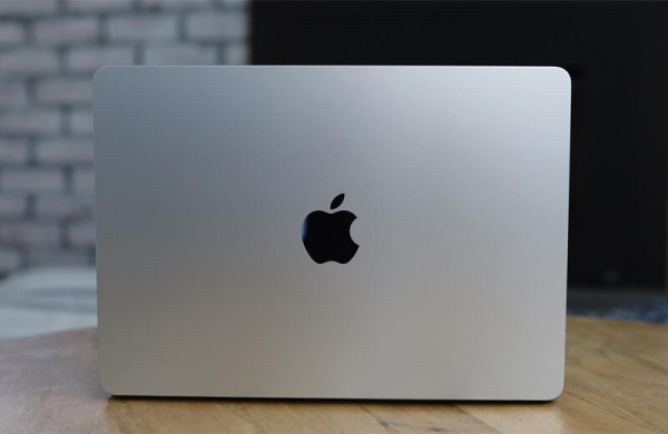 Обзор Apple MacBook Air 13 M4 (2025): лучшего ультрабука с мощным процессором Обзор Apple MacBook Air 13 M4 (2025): лучшего ультрабука с мощным процессором