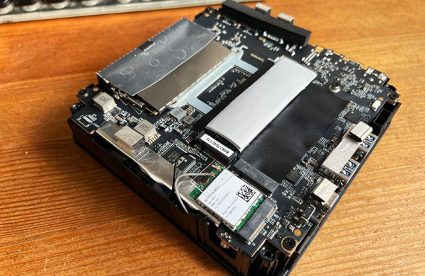 Обзор Chuwi Aubox на Ryzen 7 8745HS: мини-ПК для игр и работы в авангарде рынка