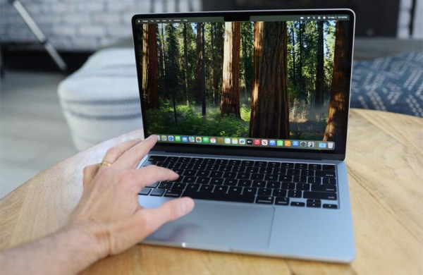 Обзор Apple MacBook Air 13 M4 (2025): лучшего ультрабука с мощным процессором Обзор Apple MacBook Air 13 M4 (2025): лучшего ультрабука с мощным процессором