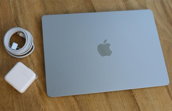 Обзор Apple MacBook Air 13 M4 (2025): лучшего ультрабука с мощным процессором Обзор Apple MacBook Air 13 M4 (2025): лучшего ультрабука с мощным процессором