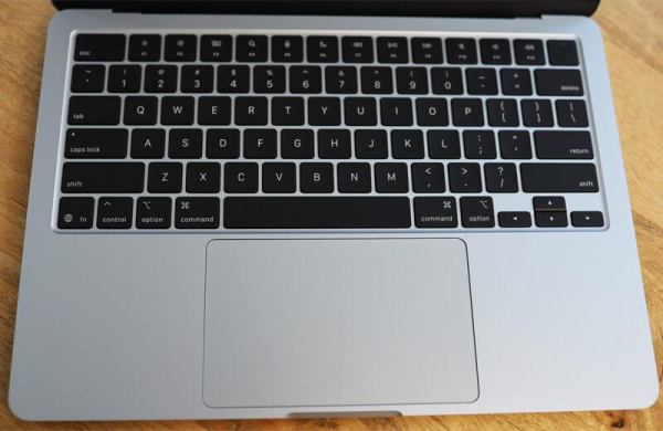 Обзор Apple MacBook Air 13 M4 (2025): лучшего ультрабука с мощным процессором Обзор Apple MacBook Air 13 M4 (2025): лучшего ультрабука с мощным процессором